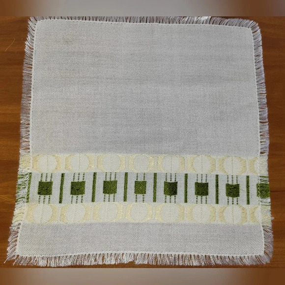 Vintage White Yellow Green  Table Mats Squares Two Pieces Table Runners - Picture 8 of 8